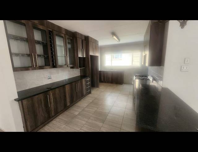 4 BEDROOM HOUSE FOR SALE IN HELIKONPARK